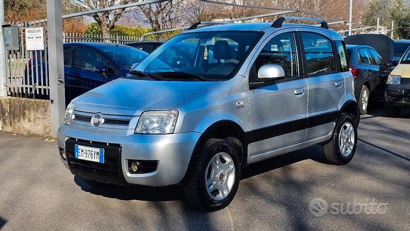 Usata Fiat Panda 4x4 Climbing 75 CV (55 kW) 2012 Grigio Utilitaria