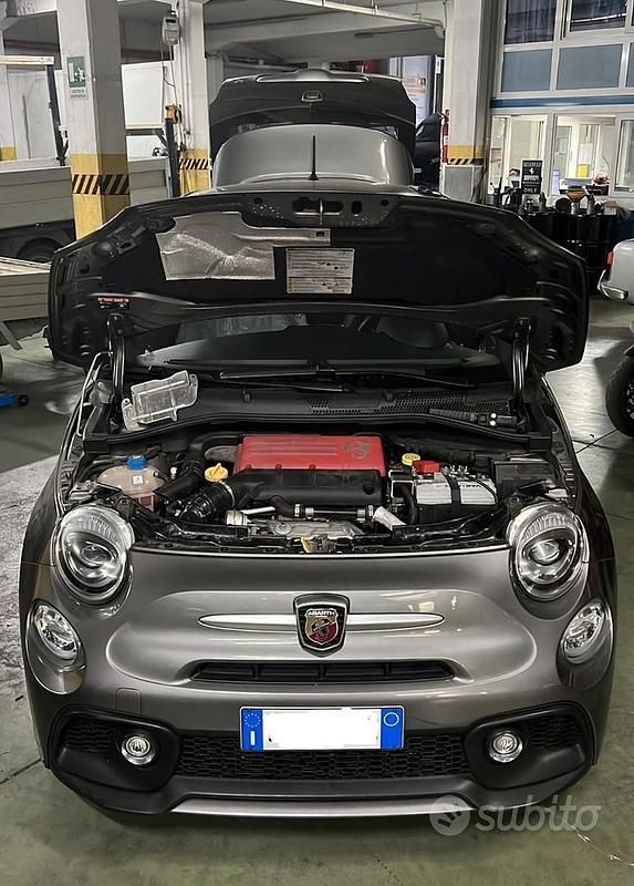 Usata Abarth 595 70th Anniversary 165 CV (121 kW) 2020 Grigio Cabrio
