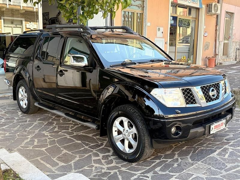 Second-hand Nissan Navara 174 CP (127 kW) 2007 Negru Pickup