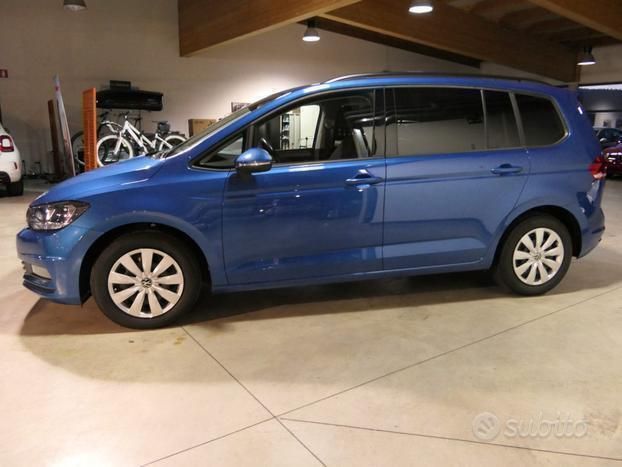 Usata VW Touran Business 150 CV (110 kW) 2020 Blu metallizzato Monovolume