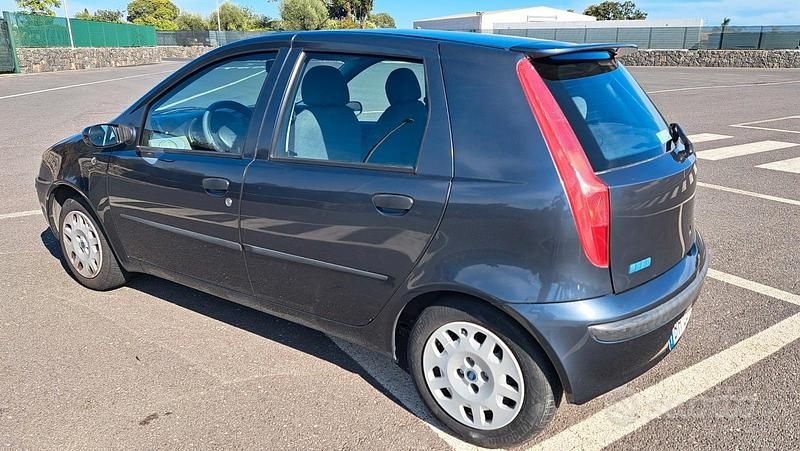 Usata Fiat Punto 80 CV (58 kW) 2000 Blu Utilitaria