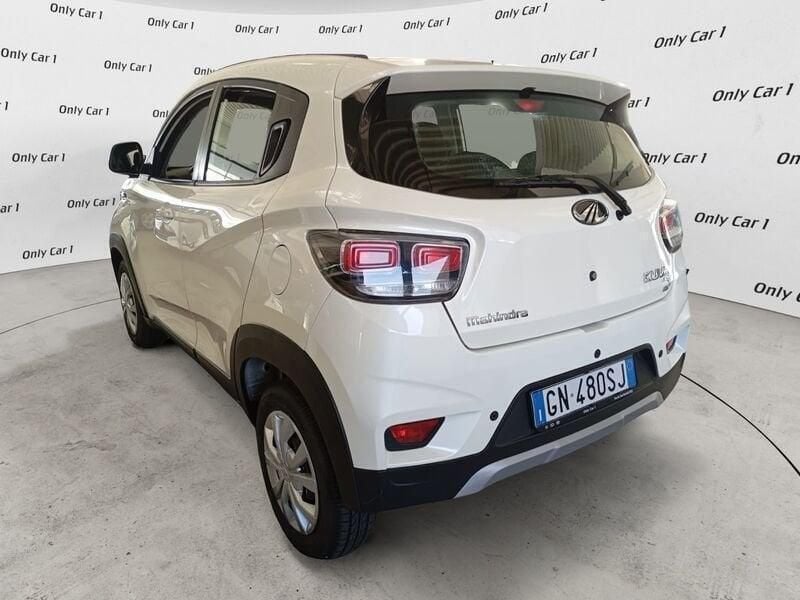 Usata Mahindra KUV100 88 CV (64 kW) 2023 Bianco SUV