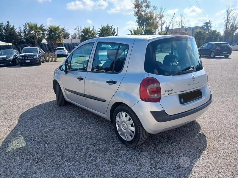 Usata Renault Modus 68 CV (50 kW) 2008 Argento Monovolume