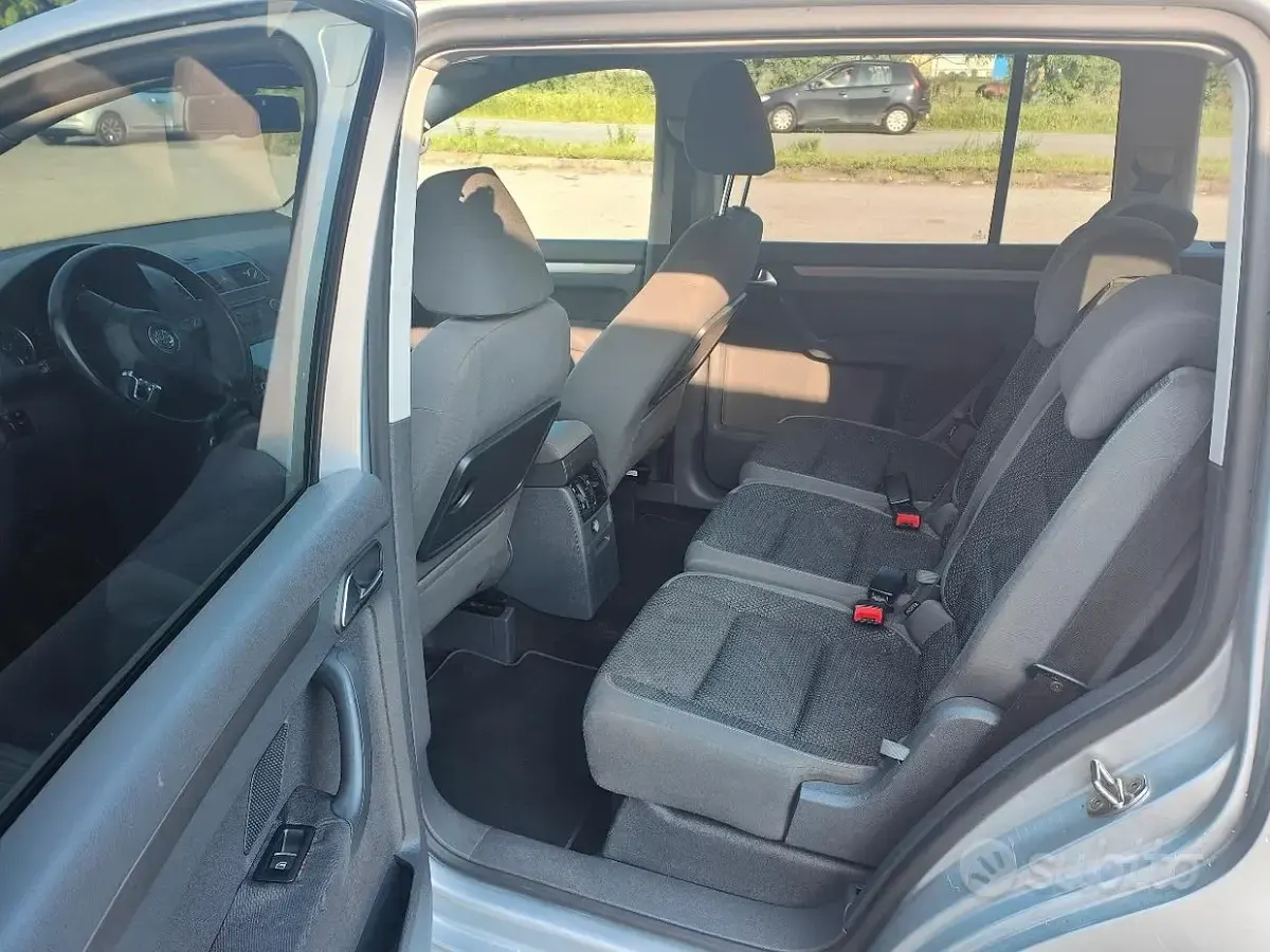 Usata VW Touran 150 CV (110 kW) 2011 Grigio Monovolume