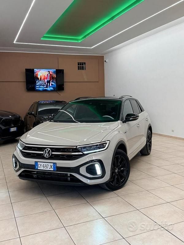Usata VW T-Roc R-line 150 CV (110 kW) 2024 Grigio SUV