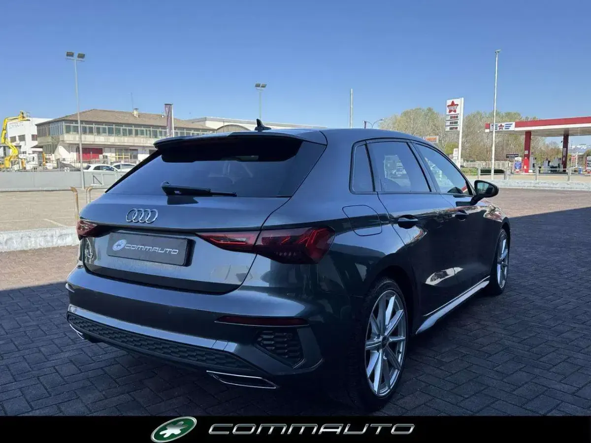 Usata Audi A3 S-Line 150 CV (110 kW) 2023 Grigio scuro Berlina