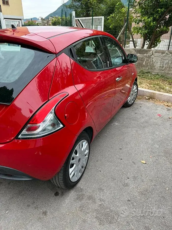 Usata Lancia Ypsilon Platinum 95 CV (69 kW) 2011 Rosso Utilitaria