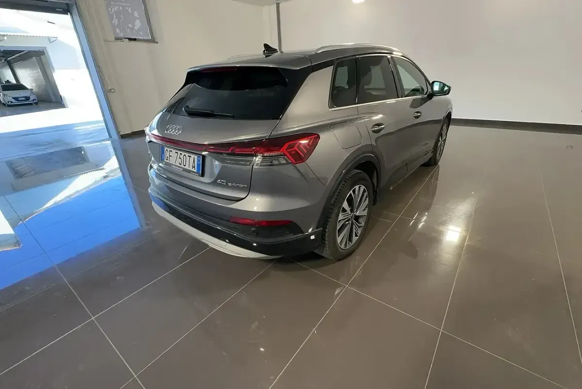 Usata Audi Q4 e-tron Advanced 69 kW (95 CV) 2021 Grigio tifone metallizzato SUV