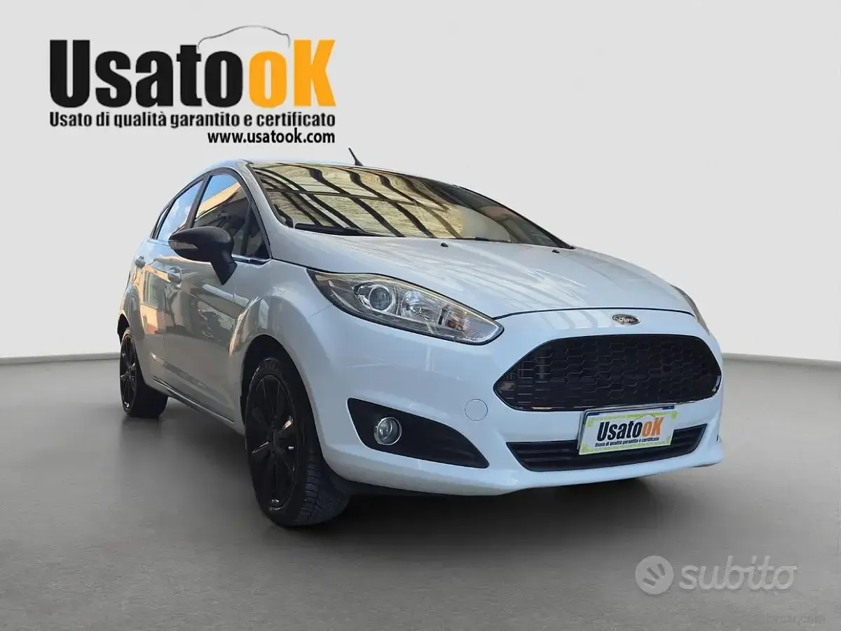 Usata Ford Fiesta 101 CV (74 kW) 2015 Bianco Utilitaria
