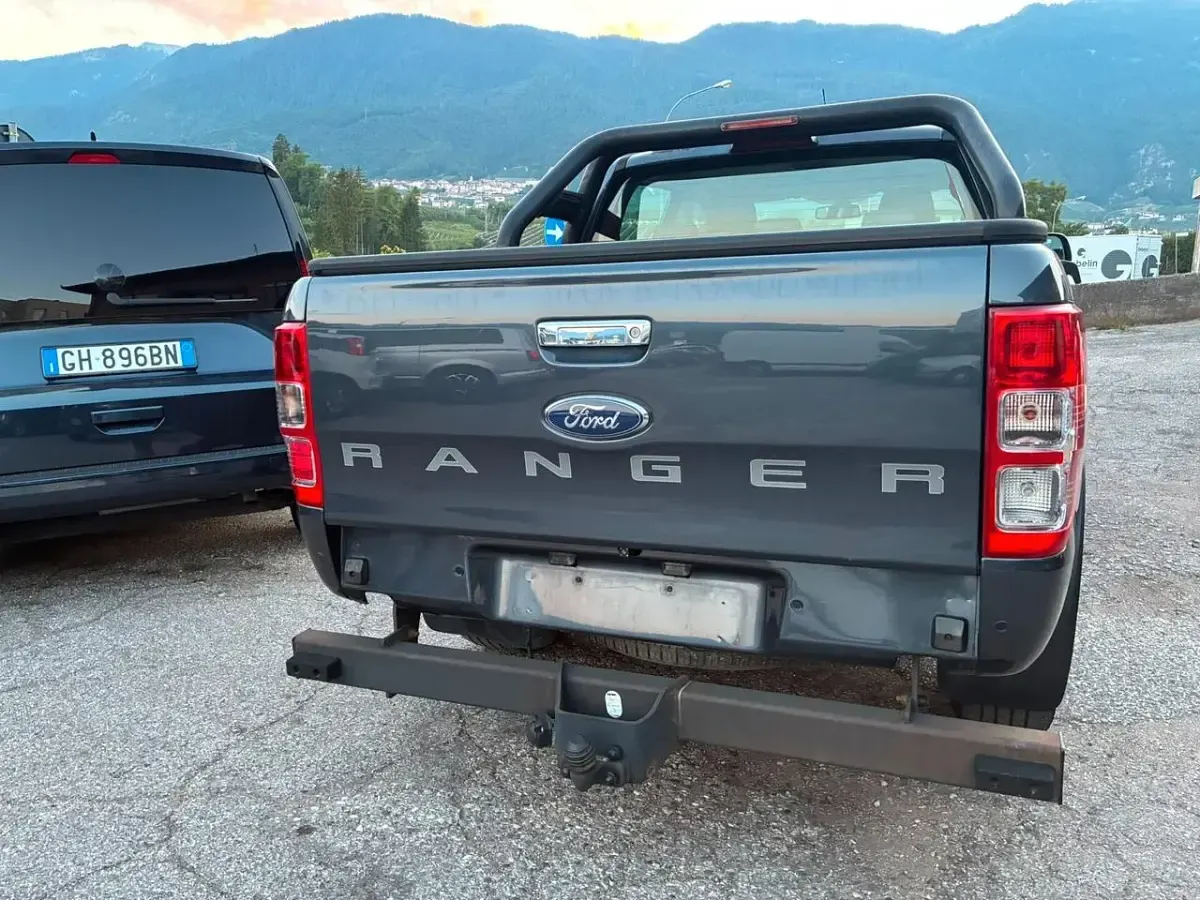 Usata Ford Ranger XLT 160 CV (117 kW) 2018 Grigio Pick-up
