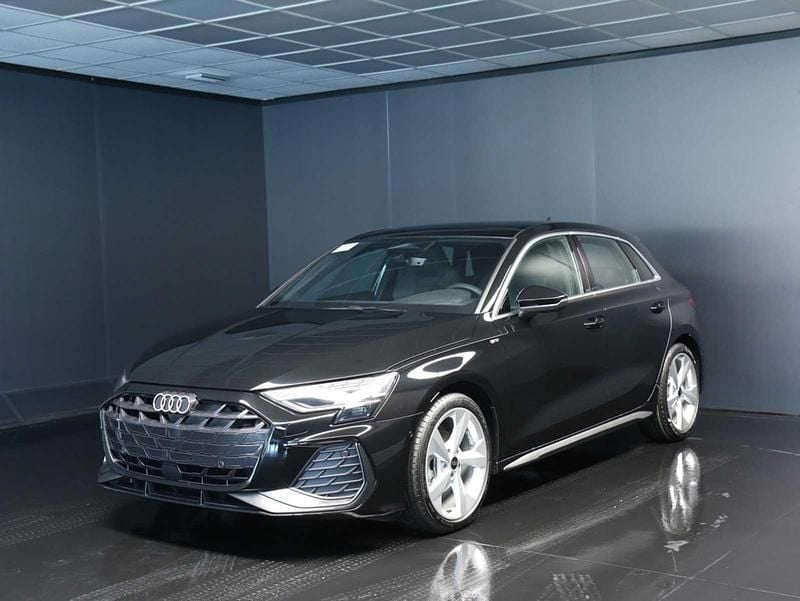 Nero mithos Nuova 2025 Audi A3 Sportback e-tron S-Line Utilitaria | 36.490 € (Buon prezzo) - Immagine 1/4