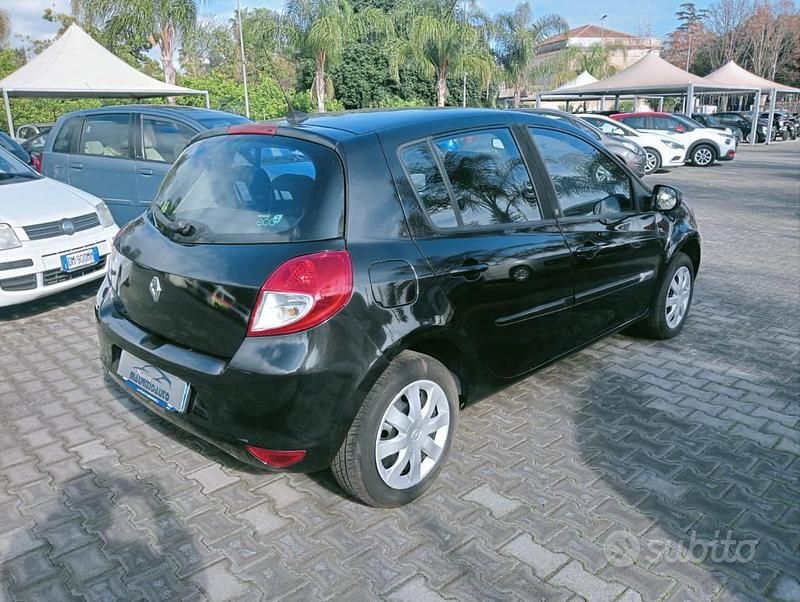 Usata Renault Clio III 75 CV (55 kW) 2011 Nero Utilitaria