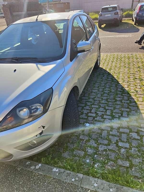 Begagnad Ford Focus 90 HK (66 kW) 2010 Silver Sedan