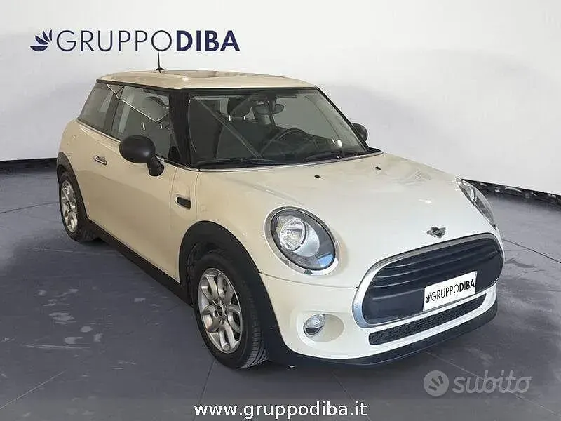 Usata Mini ONE Hype 102 CV (75 kW) 2017 Beige Utilitaria
