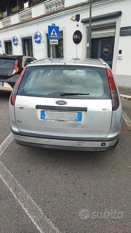 Usata Ford Focus Style 90 CV (66 kW) 2007 Grigio Station wagon