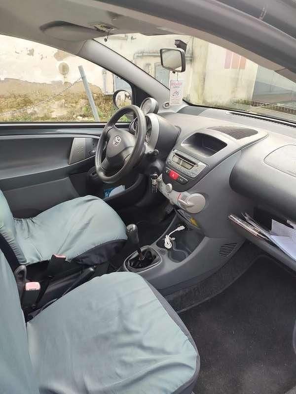 Usata Toyota Aygo 68 CV (50 kW) 2005 Nero Utilitaria