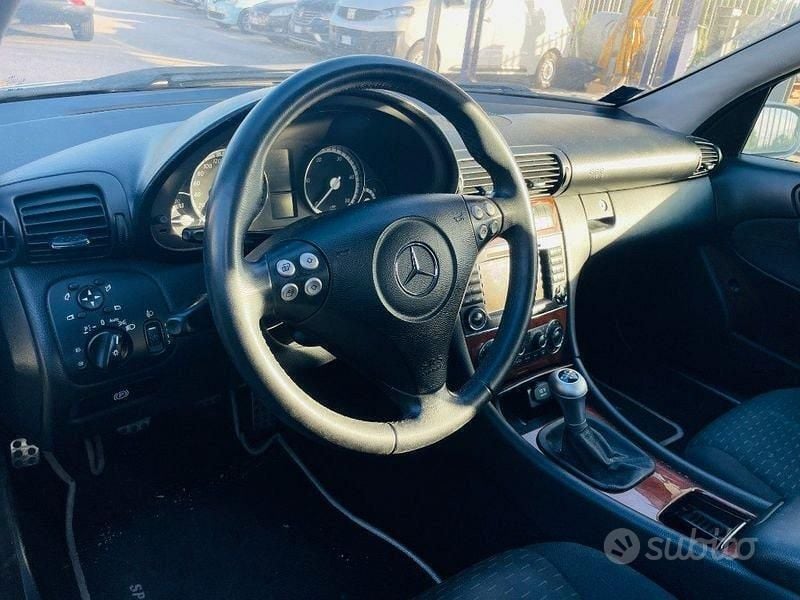 Usata Mercedes C220 Elegance 150 CV (110 kW) 2007 Marrone Berlina