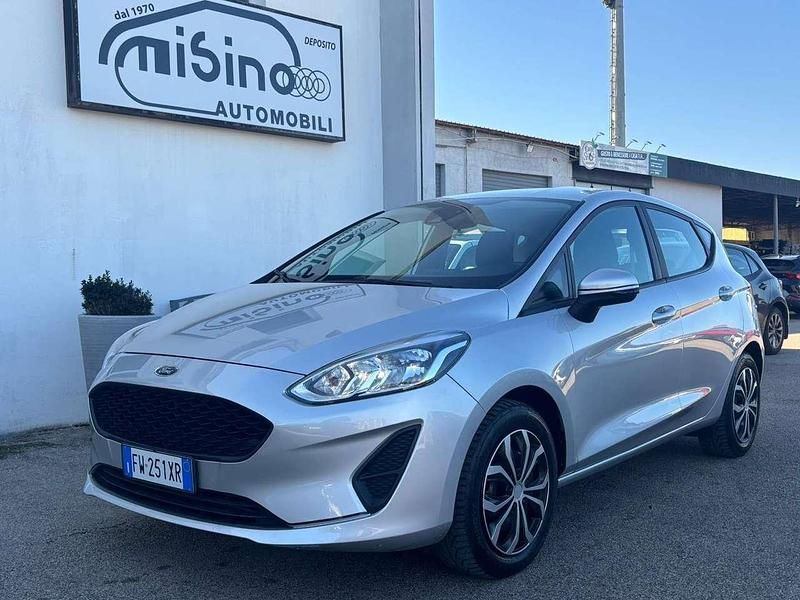 Grigio Usata 2019 Ford Fiesta ST-Line Berlina | 9900 € (Buon prezzo) - Immagine 1/4