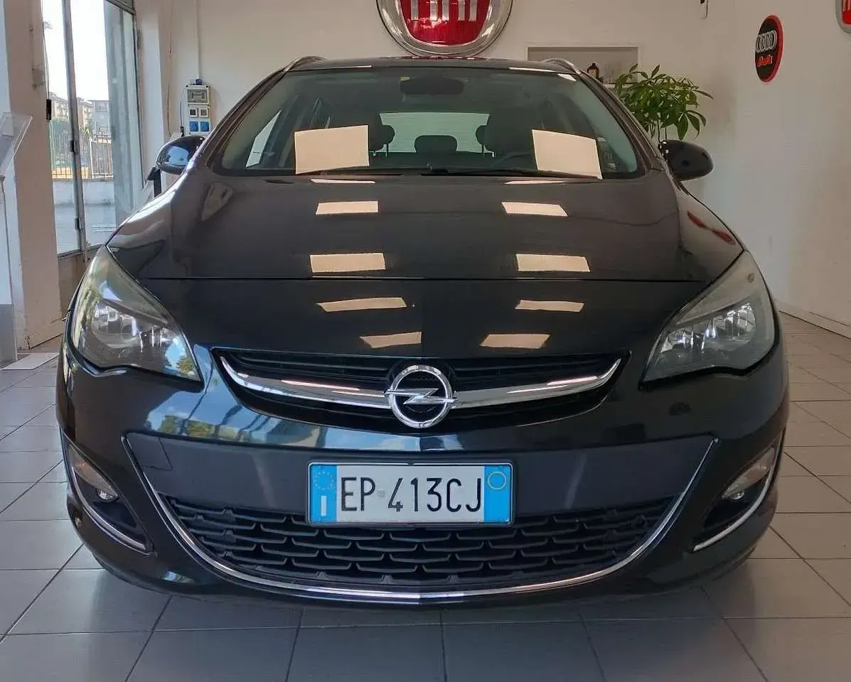 Usata Opel Astra Cosmo 131 CV (96 kW) 2013 Grigio Station wagon