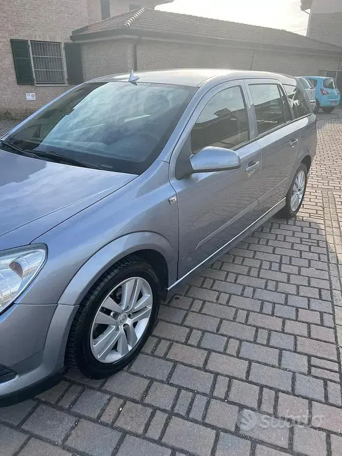 Usata Opel Astra 101 CV (74 kW) 2008 Station wagon