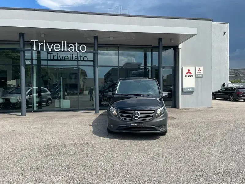Begagnad Mercedes Vito 136 HK (100 kW) 2022 Svart Van