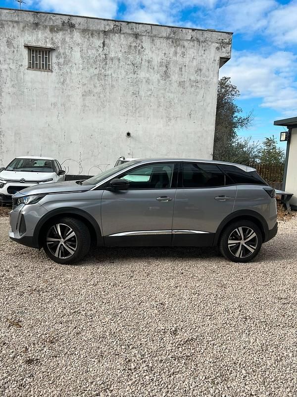 Usata Peugeot 3008 Allure 130 CV (95 kW) 2022 Argento SUV