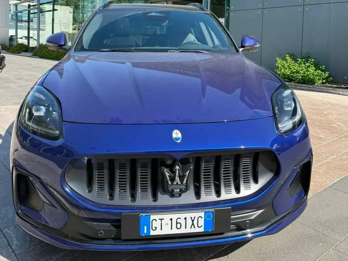 Usata Maserati Grecale Folgore 136 kW (185 CV) 2024 Blu intenso SUV
