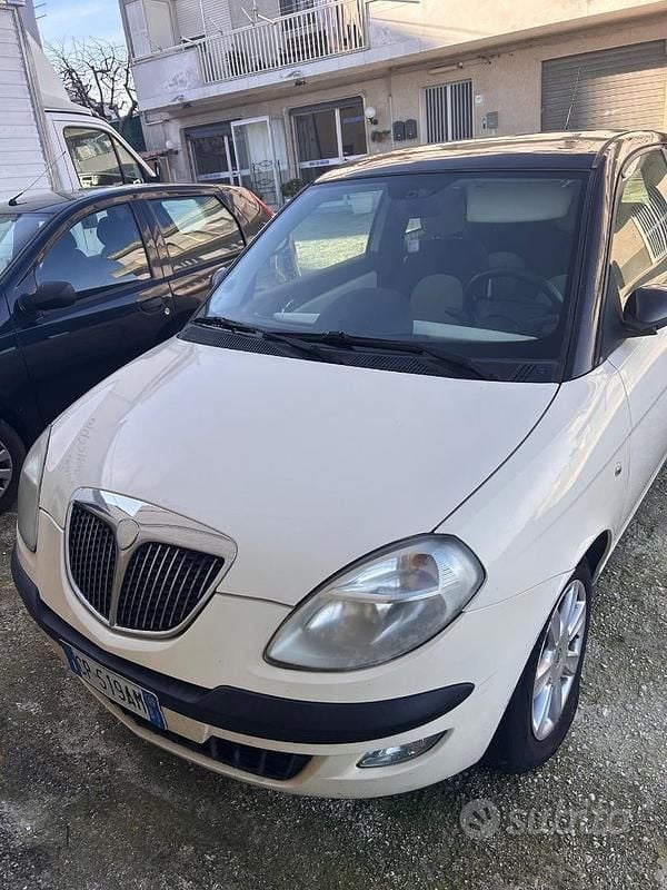 Usata Lancia Ypsilon 69 CV (50 kW) 2005 Marrone Utilitaria