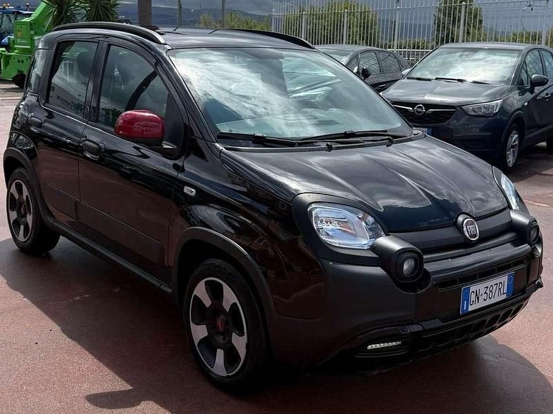 Other Usata 2023 Fiat Panda Red Due volumi | 12.800 € (Buon prezzo) - Immagine 1/4