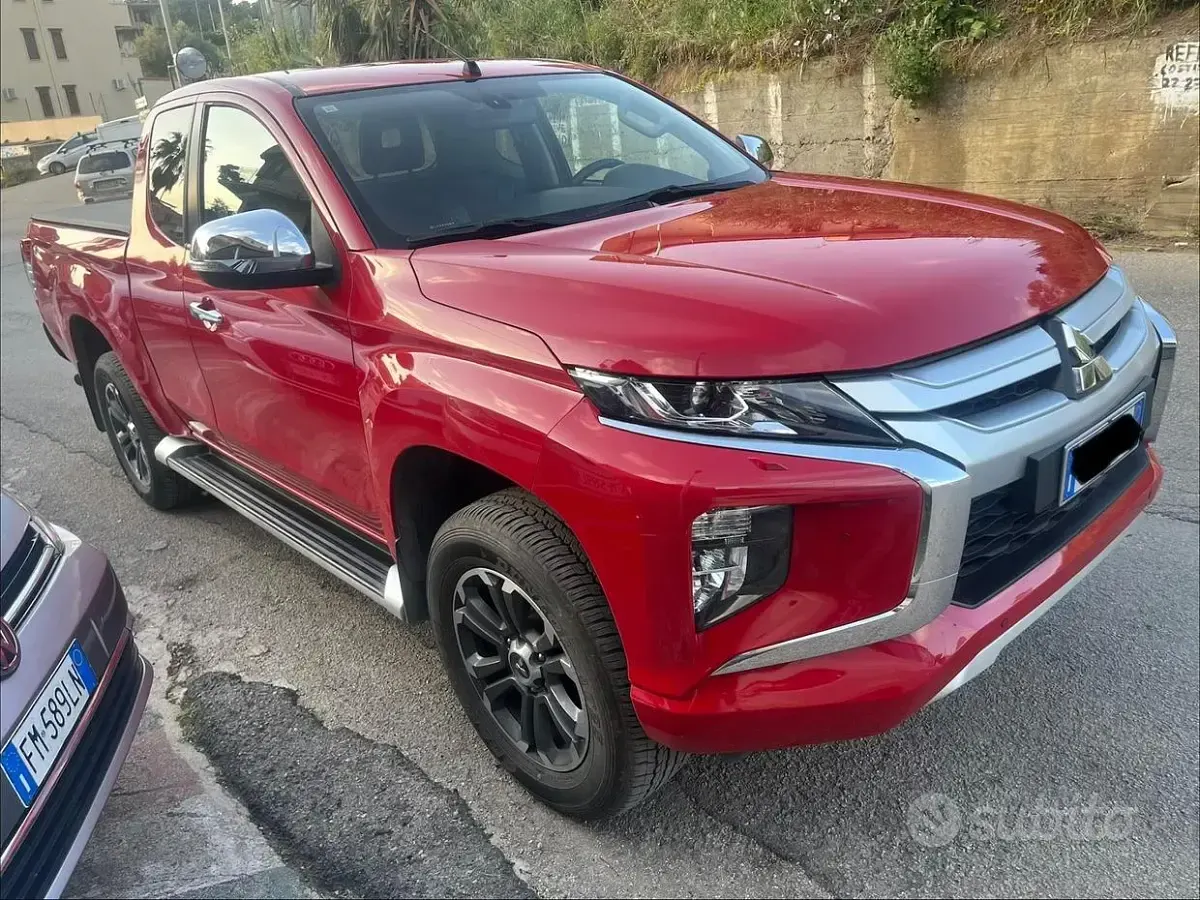 Usata Mitsubishi L200 Select 150 CV (110 kW) 2021 Rosso Pick-up
