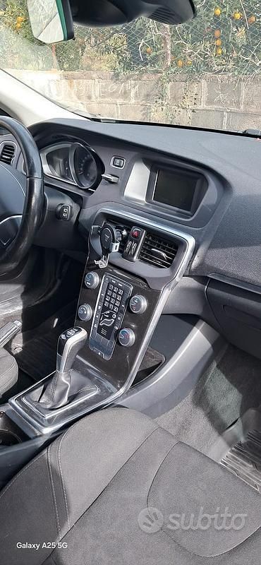 Usata Volvo V40 Kinetic 120 CV (88 kW) 2016 Bianco Berlina