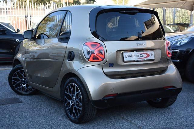 Usata Smart ForTwo Electric Drive 41 kW (56 CV) 2021 Oro metallizzato Utilitaria