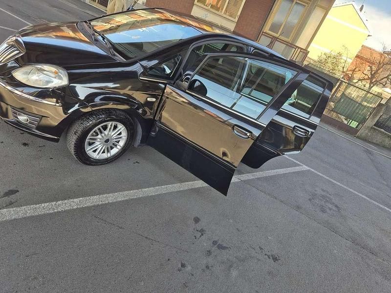 Usata Lancia Musa 77 CV (56 kW) 2012 Nero Monovolume