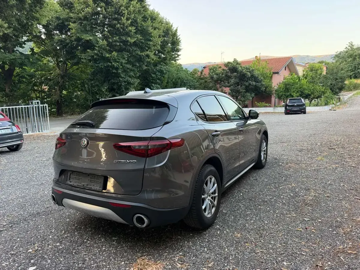 Usata Alfa Romeo Stelvio Business 160 CV (117 kW) 2020 Grigio SUV