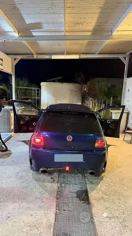 Usata VW Golf IV 130 CV (95 kW) 2000 Bluazzurro Berlina