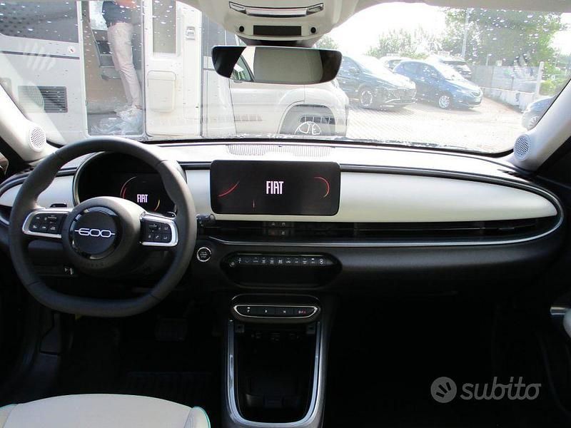 Usata Fiat 600 La Prima 101 CV (74 kW) 2025 Rosso SUV