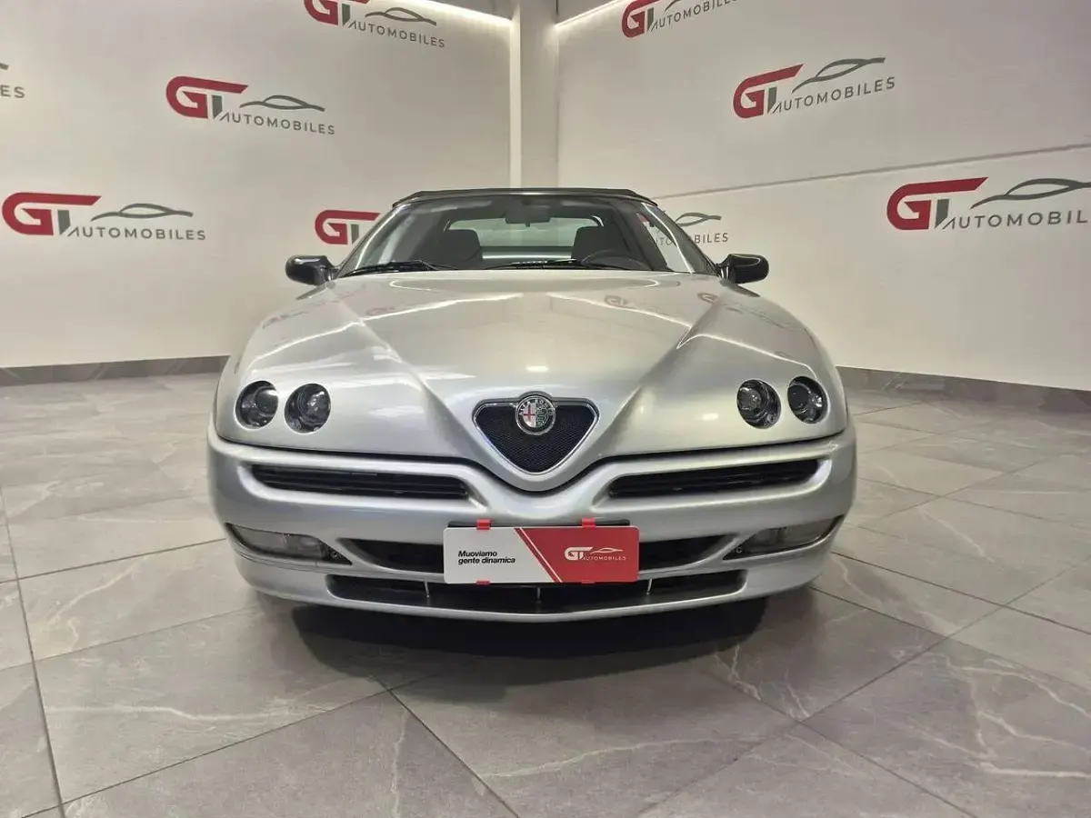 Usata Alfa Romeo Spider 144 CV (105 kW) 1999 Argento Cabrio