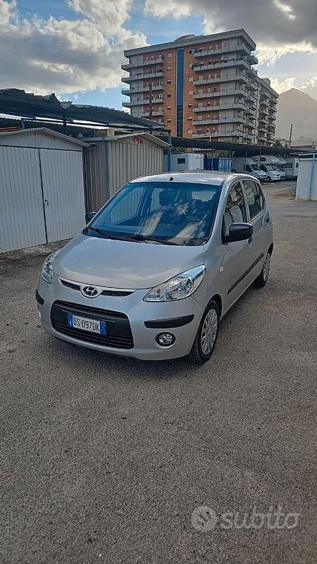 Grigio Usata 2009 Hyundai i10 Due volumi | 3200 € - Immagine 1/4