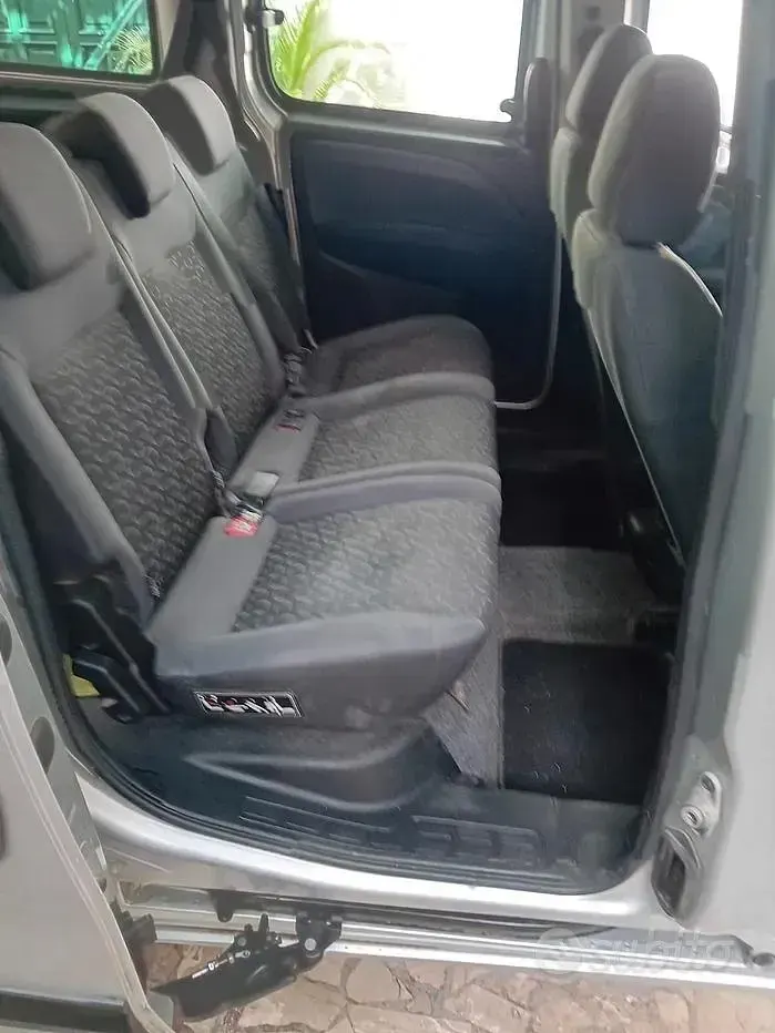 Usata Fiat Doblò 105 CV (77 kW) 2010 Grigio Monovolume