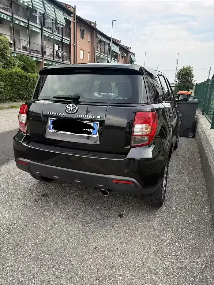 Usata Toyota Urban Cruiser 90 CV (66 kW) 2011 Nero Utilitaria