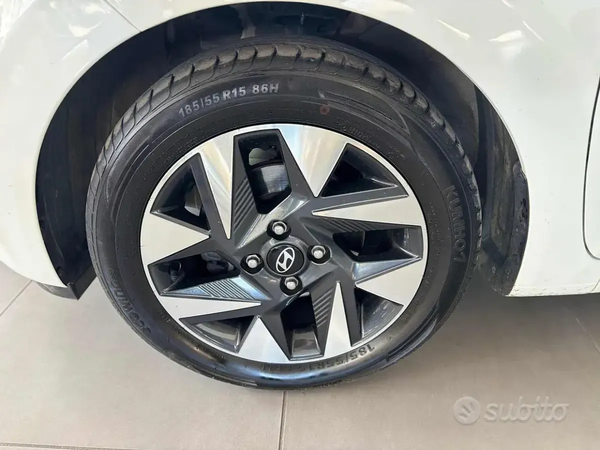 Usata Hyundai i10 67 CV (49 kW) 2023 Bianco Utilitaria