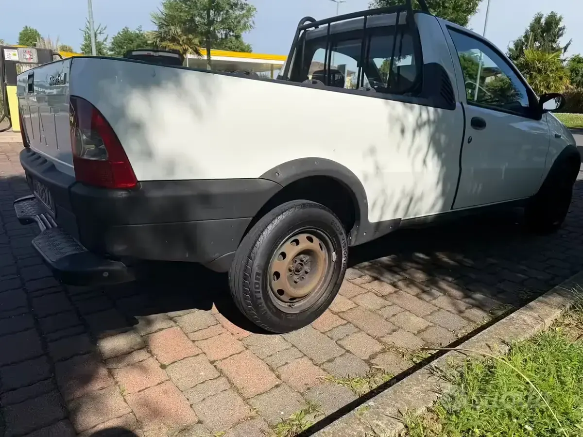 Usata Fiat Strada 80 CV (58 kW) 2006 Blu Pick-up