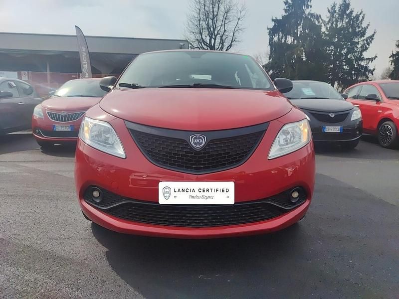 Usata Lancia Ypsilon 69 CV (50 kW) 2019 Rosso Utilitaria