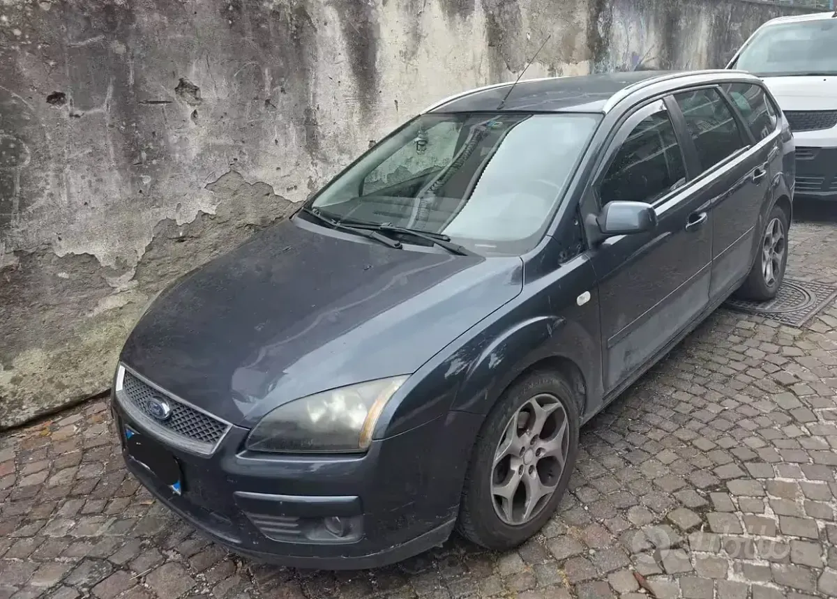 Usata Ford Focus 90 CV (66 kW) 2007 Bianco Station wagon