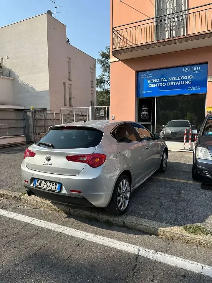 Usata Alfa Romeo Giulietta Exclusive 105 CV (77 kW) 2012 Argento Utilitaria