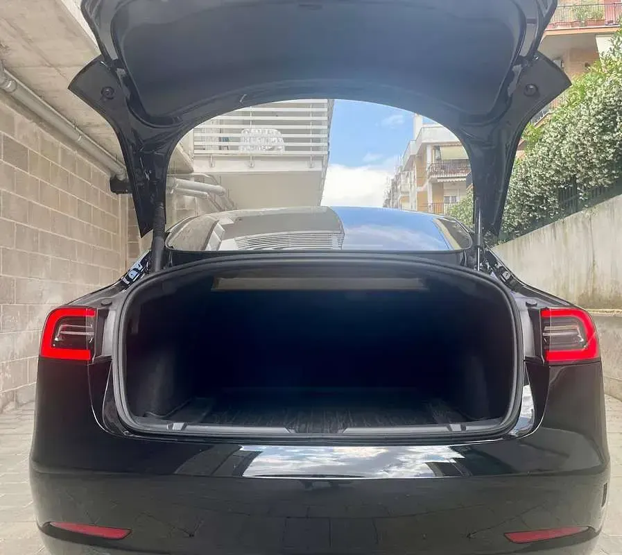 Usata Tesla Model 3 RWD 208 kW (283 CV) 2023 Nero Berlina