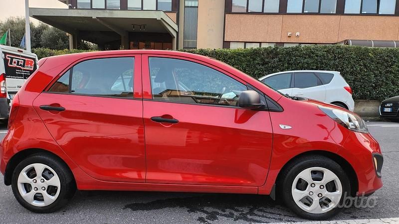 Usata Kia Picanto City 69 CV (50 kW) 2012 Rosso Utilitaria
