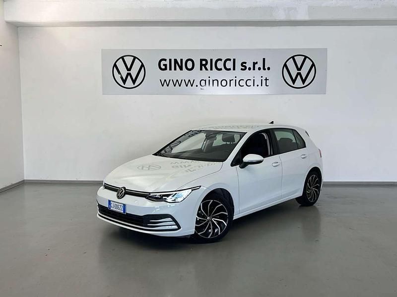 Usata VW Golf VIII Life 116 CV (85 kW) 2023 Bianco Utilitaria
