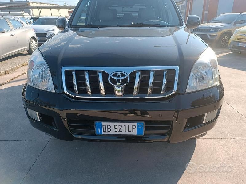Usata Toyota Land Cruiser 166 CV (122 kW) 2006 Nero Station wagon