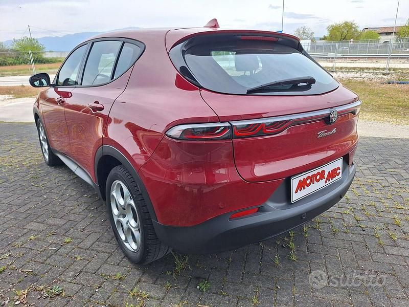 Begagnad Alfa Romeo Tonale Super 131 HK (96 kW) 2023 Röd SUV